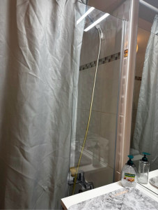 Photo de galerie - Joint de baignoire + vitre + support pommeau 