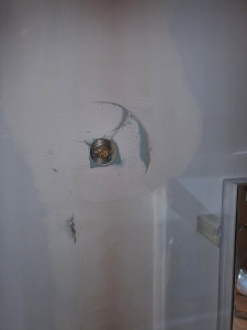 Photo de galerie - Réparation troue important dans le mur, ajout placo découpe et enduit