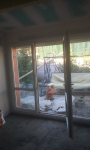 Photo de galerie - Réalisation d'une extension de maison à Narbonne. Gros- œuvre, second œuvre, maçonnerie, couverture, plâtrerie, baie vitrée, carrelage, peinture. 