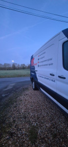 Photo de galerie - Camion MT Travaux prêt pour vous aider.