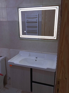 Photo de galerie - Installation meuble et miroir 