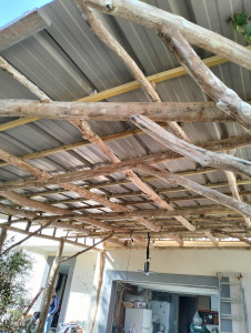 Photo de galerie - Carport avec charpente en bois massif de récupération 