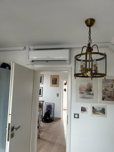 Photo de galerie - Installation climatisation avec goulotte 