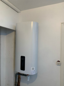 Photo de galerie - Installation chauffe eau compact