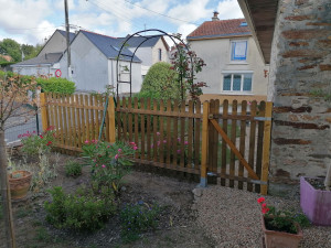 Photo de galerie - Création clôture en bois avec portillon. 