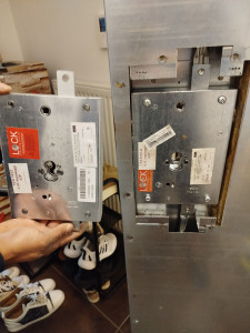 Photo de galerie - Remplacement d' une serrure Dierre sur porte blindée 