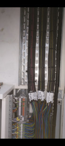 Photo de galerie - Passage de câble et raccordement de la armoire électrique 