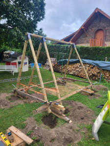 Photo de galerie - Pose de balancoire sur terrain en pente