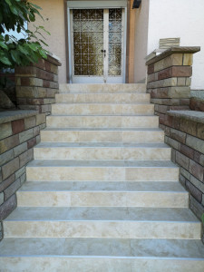 Photo de galerie - Escalier réalisé en carrelage. 