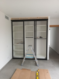 Photo de galerie - Montage d un placard ikea