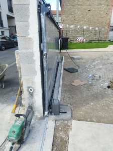 Photo de galerie - Installation portail électrique coulissante 