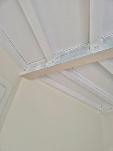 Photo de galerie - Rénovation du plafond en bois.