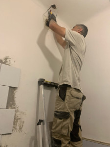 Photo de galerie - Pose extracteur dans la la salle de bain 