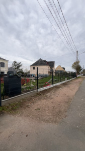 Photo de galerie - Pose de grille rigide avec soubassement 