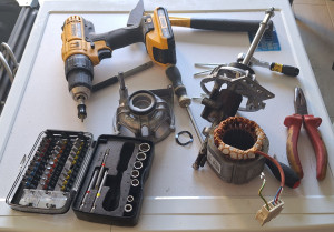 Photo de galerie - Remplacement de roulements sur moteur sèche-linge AEG mais si vous regardez bien, les aimants du rotors sont décollés ! 