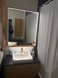 Photo de galerie - Installation complète meuble vasque suspendu et miroir led 