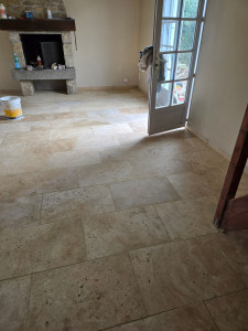 Photo de galerie - Pose de carreaux travertin 