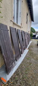 Photo de galerie - Rénovation en 2025 des volets de 1930 qui date avant la guerre de 1940. 
(vue d'une partie des travaux!)