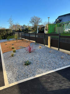 Photo de galerie - Réalisation de massif + plantation 