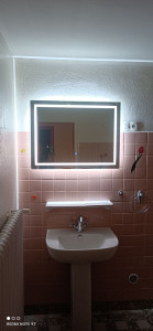 Photo de galerie - Dépose de l ancien miroir + remise aux normes câblage + pose du nouveau miroir led