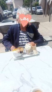 Photo de galerie - J accompagne une dame tous les jours de la semaine dans son quotidien, nous sortons régulièrement pour favoriser l autonomie et le maintient à domicile 