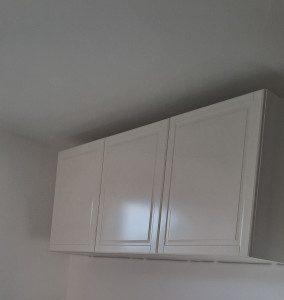 Photo de galerie - La pose de 03 éléments suspendus 