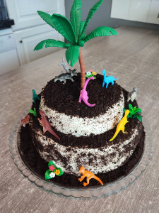 Photo de galerie - Gâteau anniversaire thème dinosaures. 