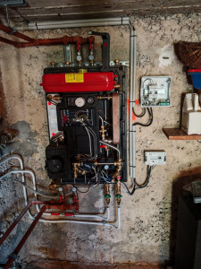 Photo de galerie - Raccordement d'un module de chauffage individuel, pose de câbles, installation d'un tableau électrique, d'un thermostat et d'une sonde extérieure