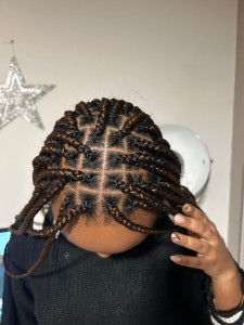 Photo de galerie - Disponible pour vos tresses afro à domicile 