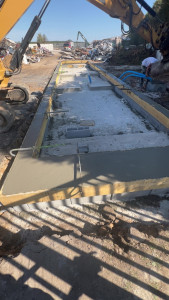 Photo de galerie - Réalisation d’un pont bascule en bancher avec finition d’une arrase 