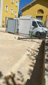 Photo de galerie - Pose d’un mat d’éclairage 