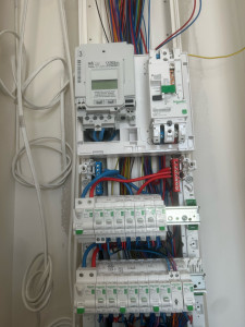 Photo de galerie - Compteur et tableau électrique fini 