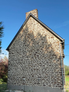 Photo de galerie - Jointoiement pignon maison pierre