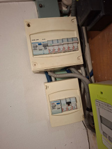 Photo de galerie - Remplacement d'un tableau électrique (avant).