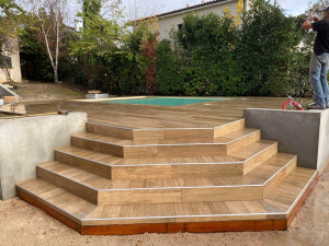 Photo de galerie - Nettoyage d’une piscine et de ça terrasse 