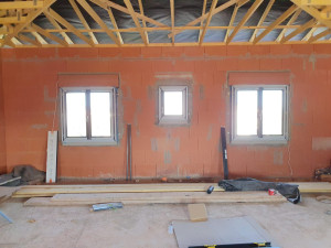 Photo de galerie - Fourniture et pose fenêtre aluminium et volet roulant chantier en neuf