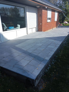 Photo de galerie - Réalisation d'une terrasse. (dalle de béton, chape, pierre bleue...)