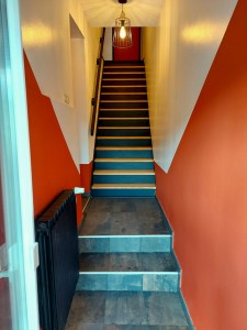 Photo de galerie - Pose d'un nouveau carrelage + restauration de l'escalier + petit coup de peinture