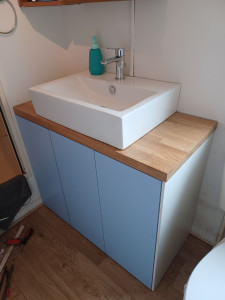 Photo de galerie - Fabrication d'un meuble de salle de bain pour un Mobil-home