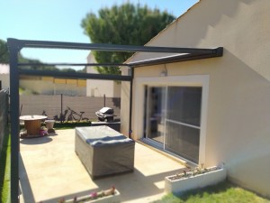 Photo de galerie - Pose pergola adossée