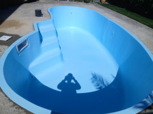 Photo de galerie - Réparation et revêtement de piscine de tout type de polyester ainsi que de sol 