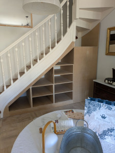 Photo de galerie - Fabrication d'un aménagement sur mesure en médium prêt a peindre 