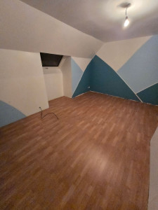 Photo de galerie - Peinture et parquet dans une chambre 