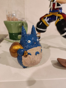 Photo de galerie - Réaliser sur une imprimante 3D et peint à la main.
Totoro.
