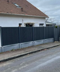 Photo de galerie - Pose d’une claustra avec poteaux 