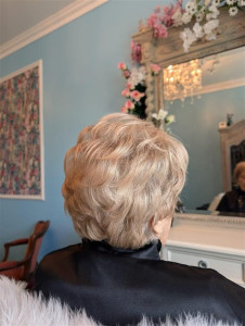 Photo de galerie - Même une dame agée peut prendre soin d'elle