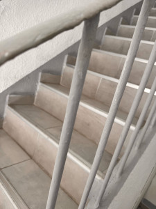 Photo de galerie - Peinture, cage d’escalier