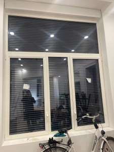 Photo de galerie - Pose des fenêtres et portes