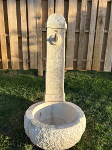 Photo de galerie -     Réalisation d’une fontaine avec passage des réseaux en tranchée.