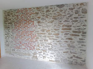Photo de galerie - Réalisation de rejointoiement de joints de pierre à la chaux.